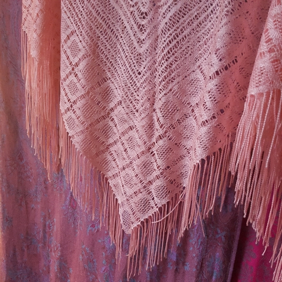 2/$25 Vintage Pink Crochet Lace Knit Fringe Poncho Top - Picture 4 of 11